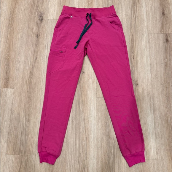 Magenta Figs Small Tall Scrub Joggers - Picture 1 of 3